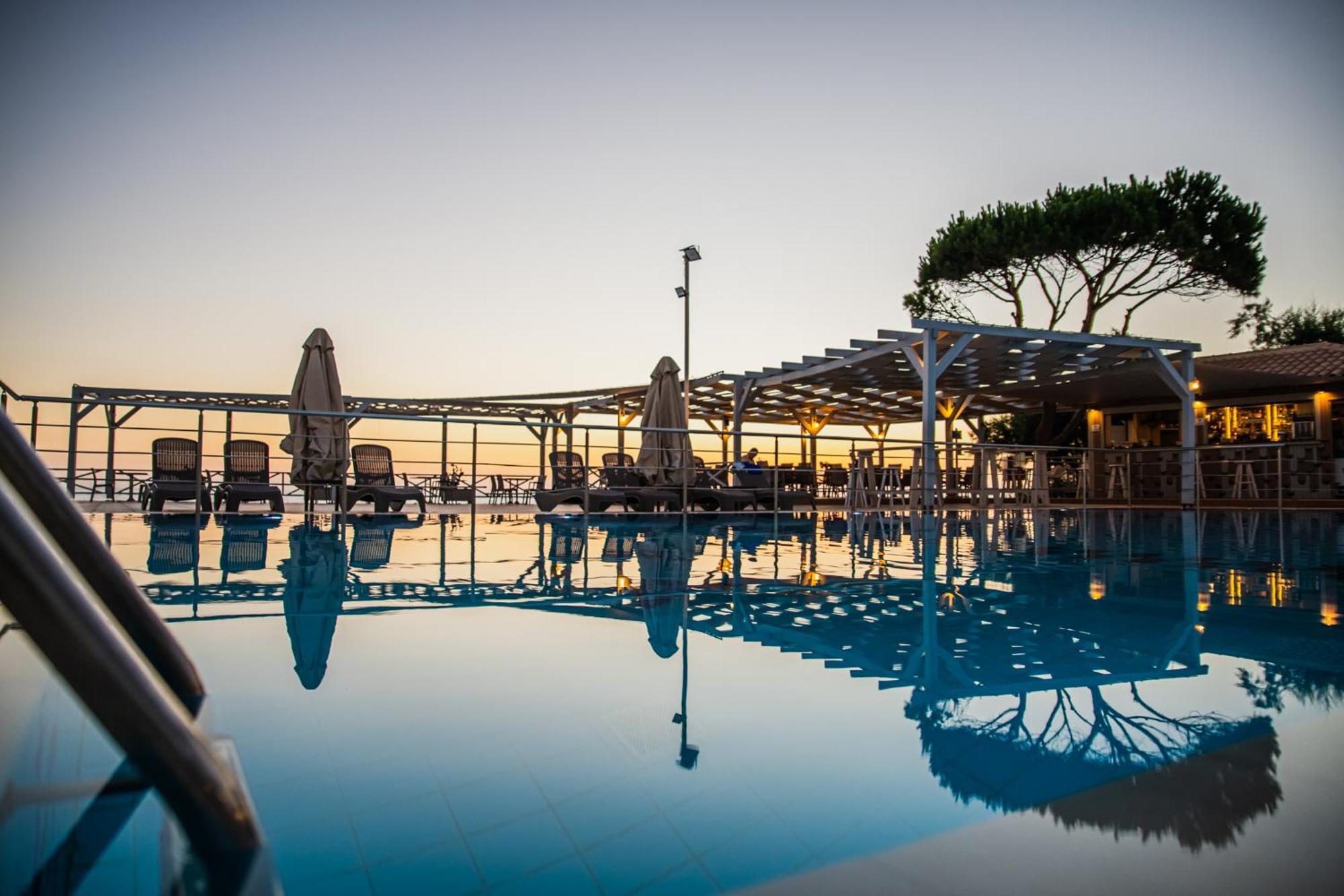 Mesogeios Hotel Marathopoli Exterior foto