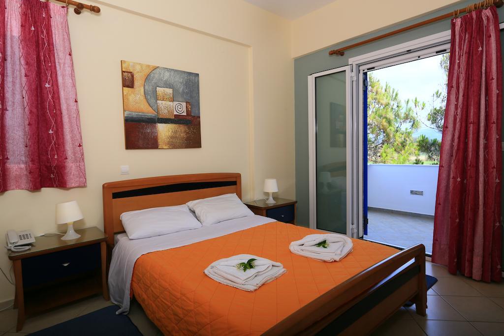Mesogeios Hotel Marathopoli Habitación foto